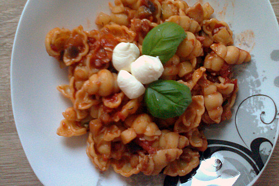 Pasta mit Auberginen-Zucchini-Sugo