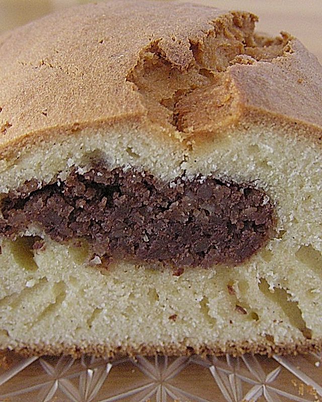Vanille - Cake mit Mandel - Schoko - Füllung