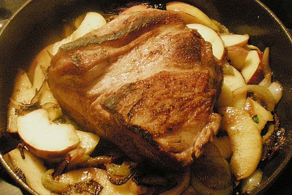 Apfel - Schweinebraten mit Zimt und Nelken gewürzt