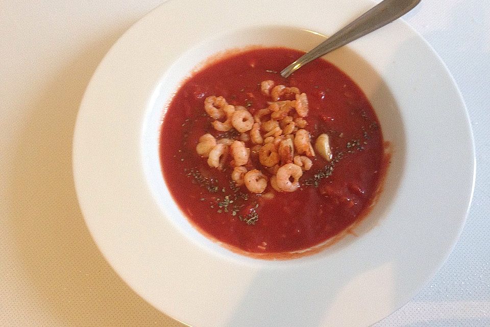 Tomatensuppe mit Knoblauch und Garnelen