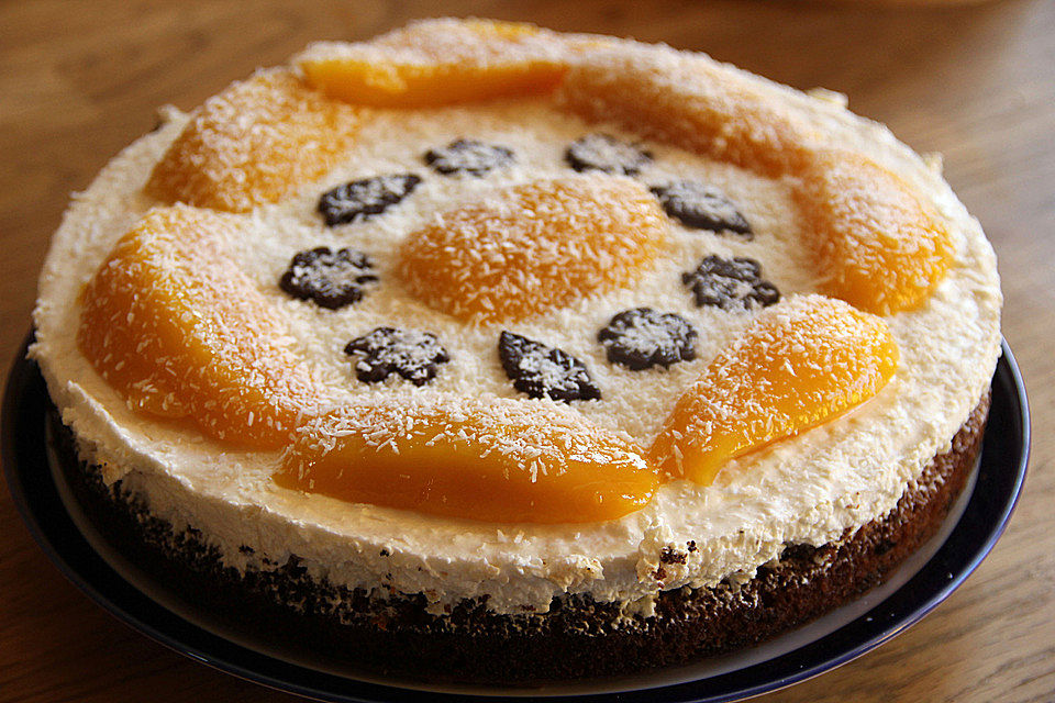 Eierlikörtorte mit zarter Joghurt - Kokos - Creme