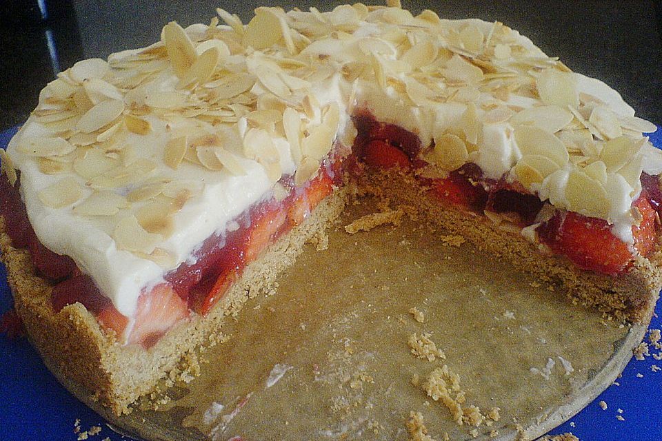 Erdbeerkuchen mit Mürbteigboden