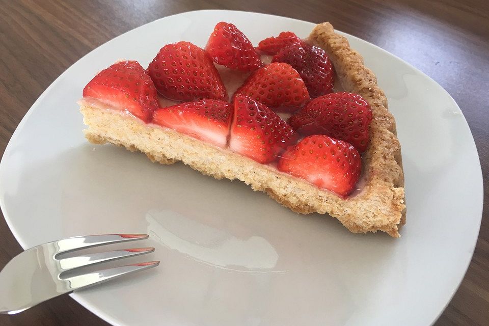 Erdbeerkuchen mit Mürbteigboden