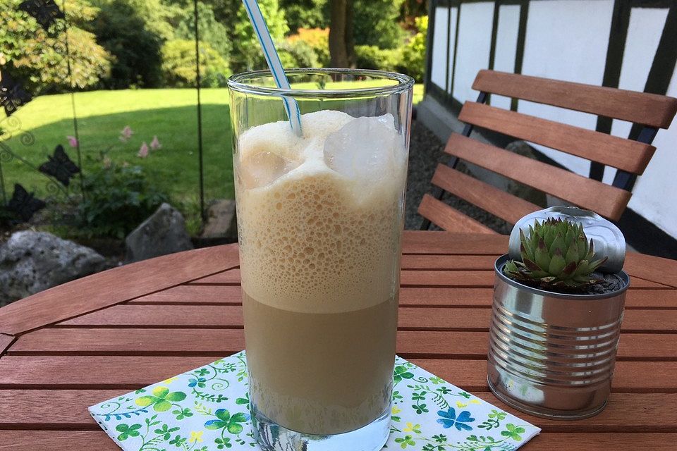 Schlanker Eiskaffee