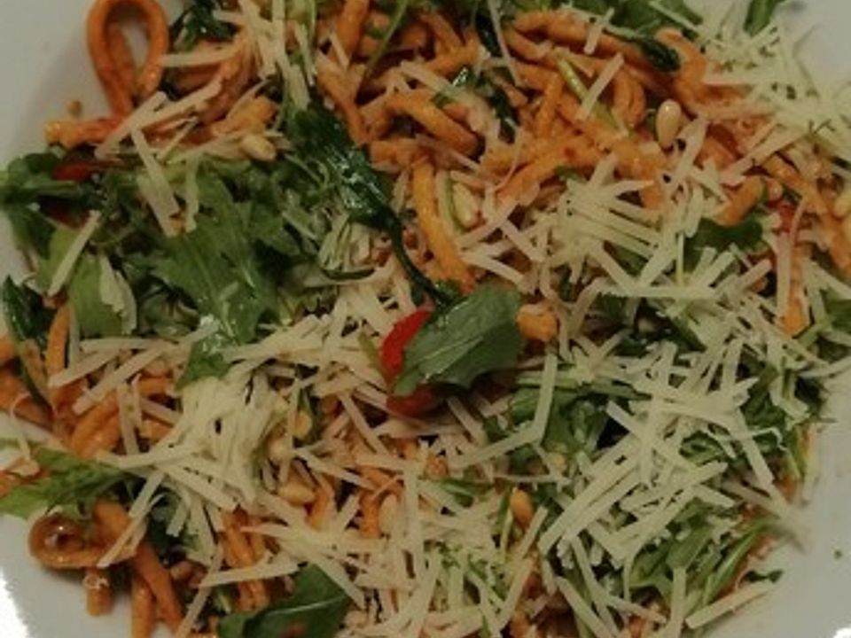 Nudeln mit Kirschtomaten, Rucola, Parmesan und Pinienkernen von Tordia ...