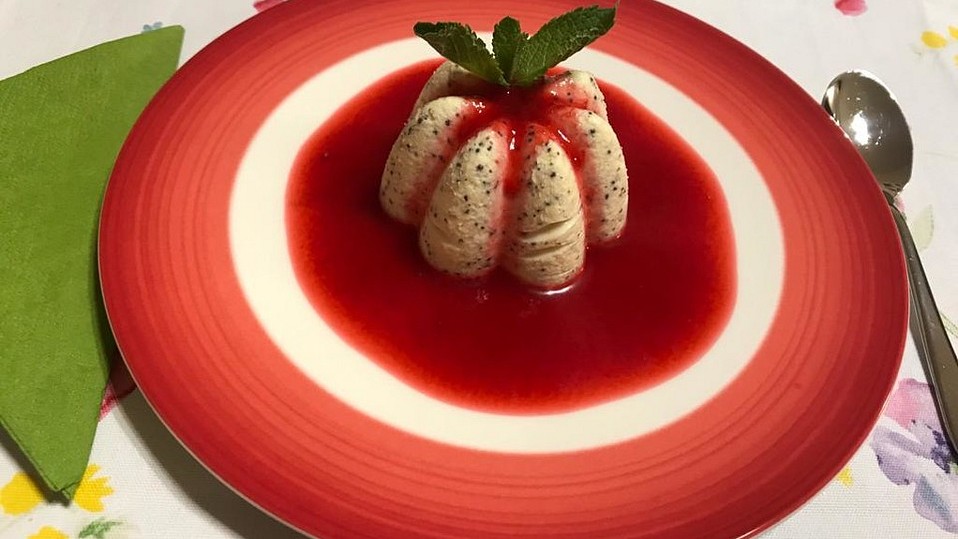 Marzipan-Mohn-Mousse mit Himbeersauce von chefkoch