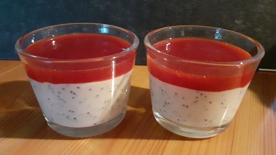 Marzipan-Mohn-Mousse mit Himbeersauce von chefkoch