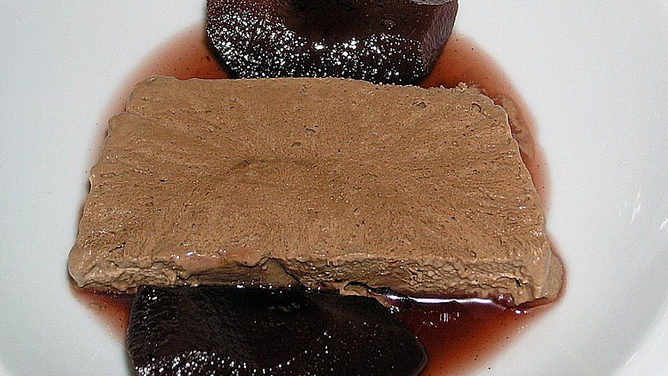 Pralinenparfait mit eingelegten Gewürzbirnen von chefkoch