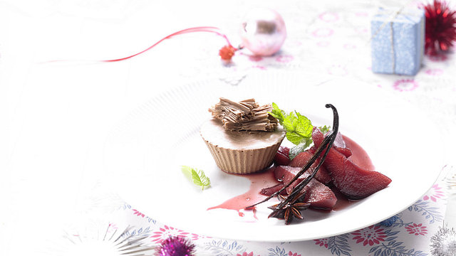 Pralinenparfait mit eingelegten Gewürzbirnen von chefkoch