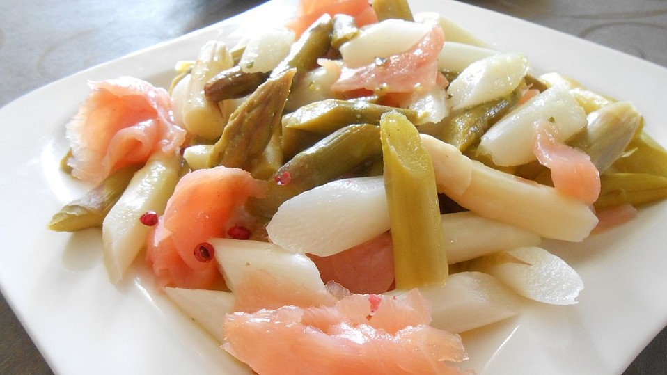 Spargel - Salat mit Räucherlachs und rosa Pfeffer von Hexchen0103