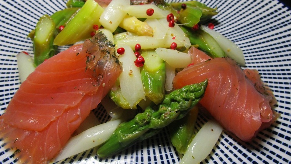 Spargel - Salat mit Räucherlachs und rosa Pfeffer von Hexchen0103