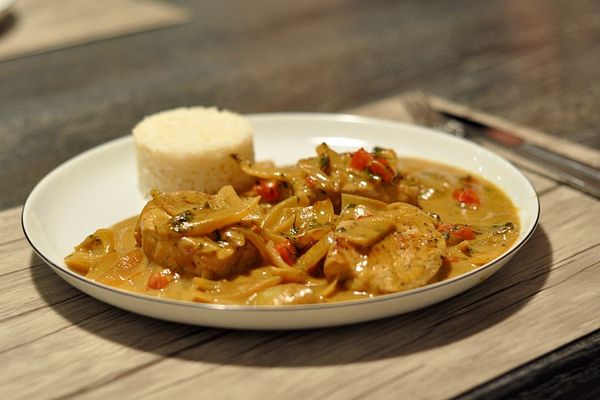 Schweine - Medaillons in Zwiebel - Curry - Rahm von Schaumlöffelchen ...
