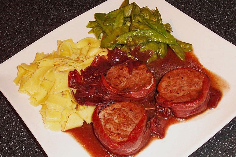 Schweinemedaillons mit Schalotten-Balsamico-Sauce