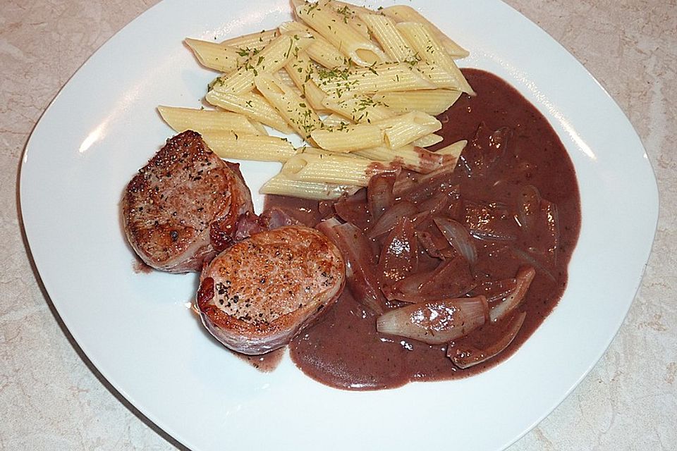 Schweinemedaillons mit Schalotten-Balsamico-Sauce