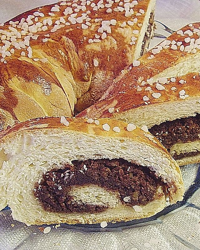Nuss - Marzipan Rolle