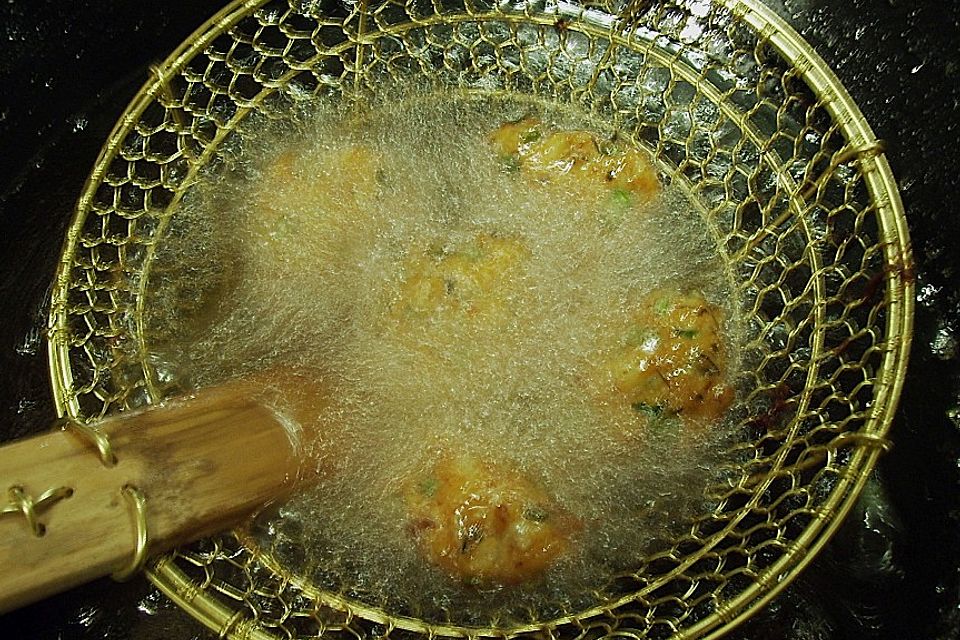 Thailändische Fischplätzchen mit Gurken - Ingwer - Relish