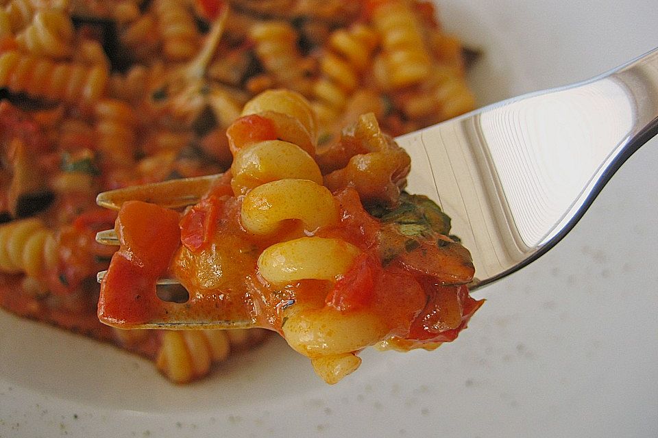 Fusilli mit Auberginen und Mozzarella