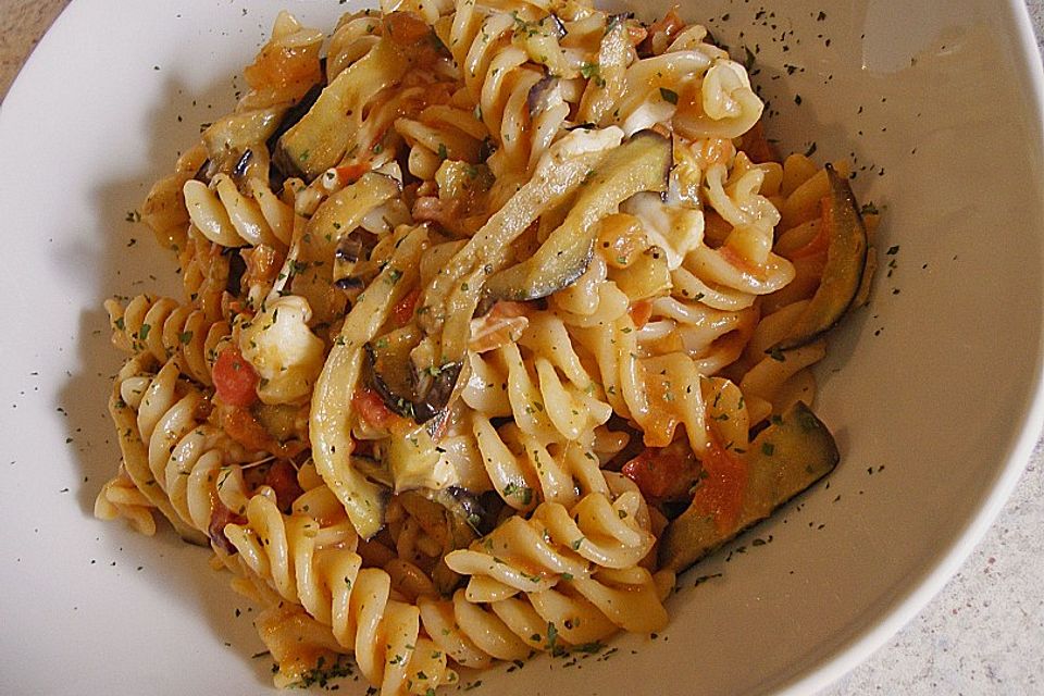 Fusilli mit Auberginen und Mozzarella