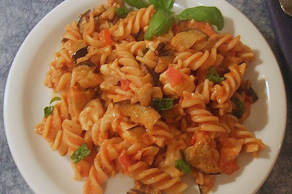 Fusilli mit Auberginen und Mozzarella