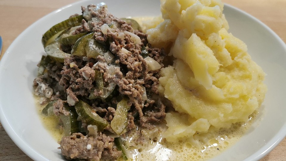 Schmorgurken mit Hackfleisch und Kartoffeln von SnakeBite