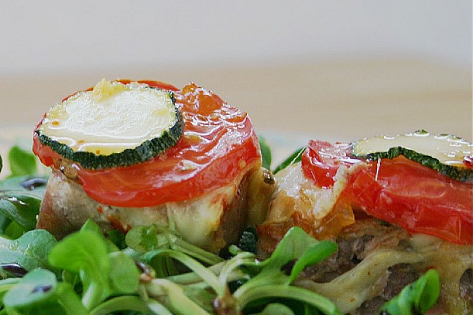 Überbackene Schweinefiletmedaillons mit Feldsalat