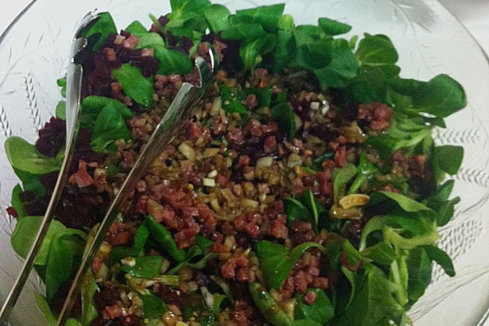 Rote Bete auf Feldsalat mit Speck, Orangen und Fenchelaromen