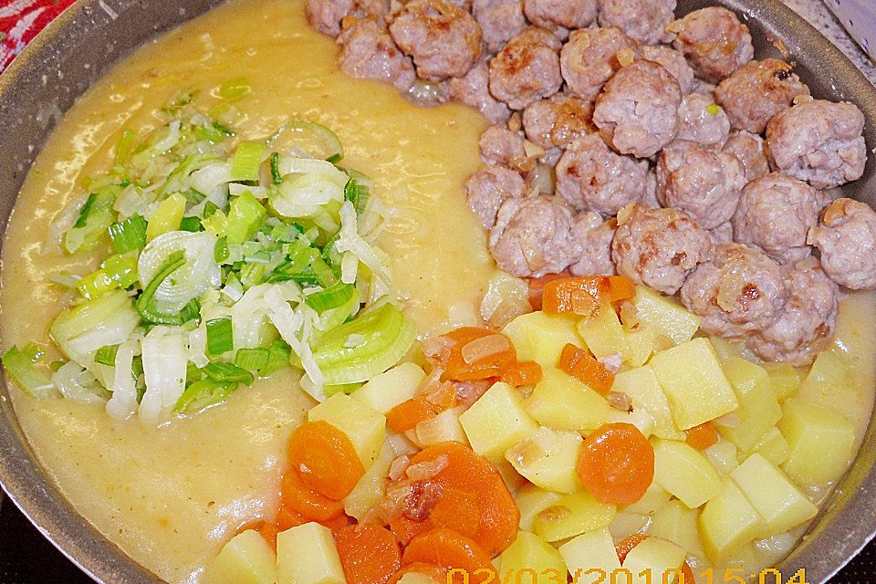 Kartoffelsuppe mit Hackbällchen