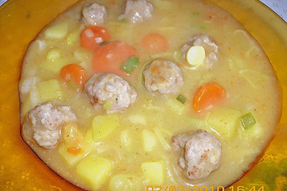 Kartoffelsuppe mit Hackbällchen