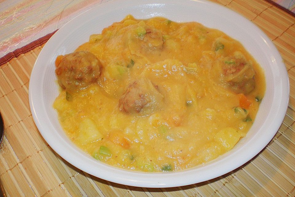Kartoffelsuppe mit Hackbällchen