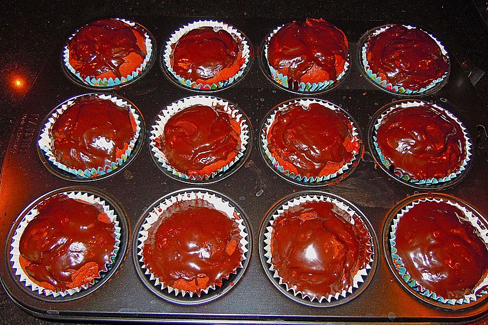 Schokomuffins mit heißem Schokokern Schokomuffins mit heißem Schokokern