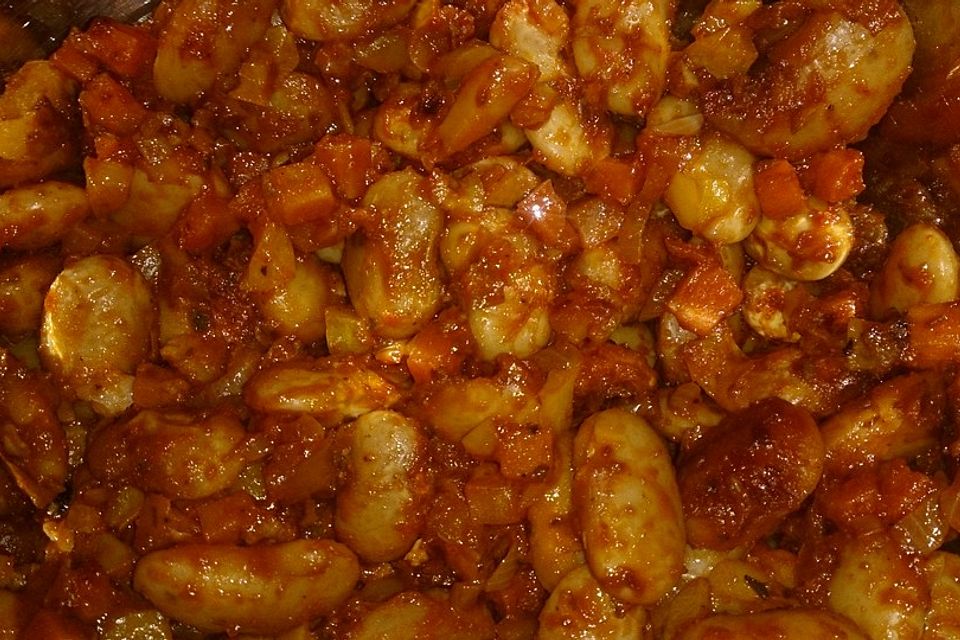 Riesenbohnen in pikanter Tomatensauce