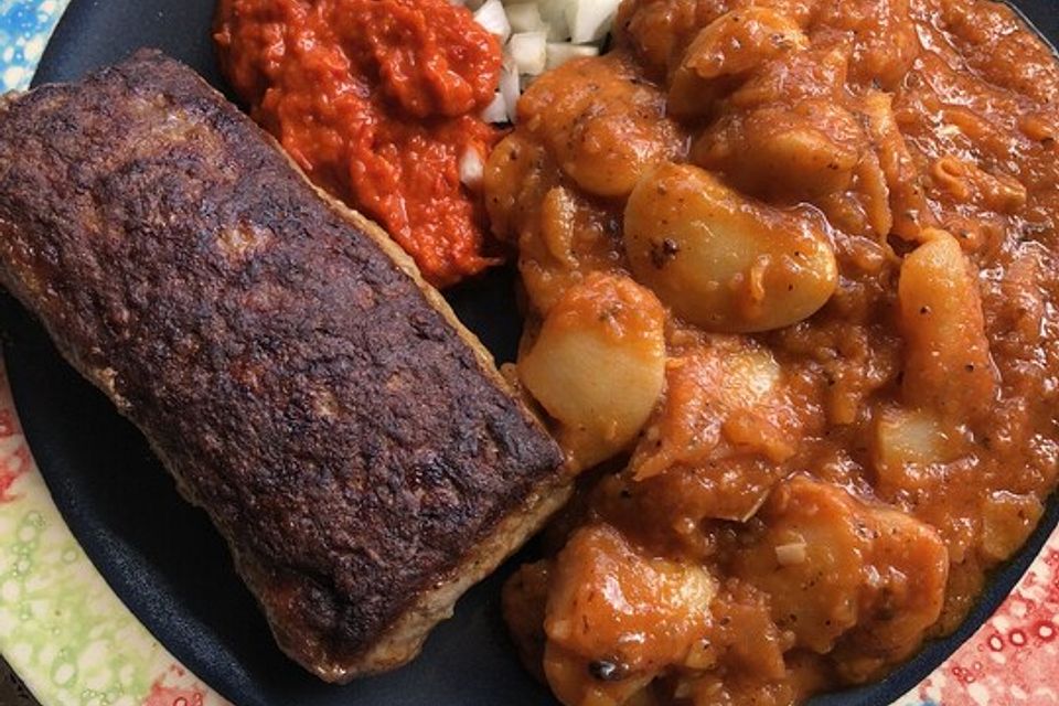 Riesenbohnen in pikanter Tomatensauce