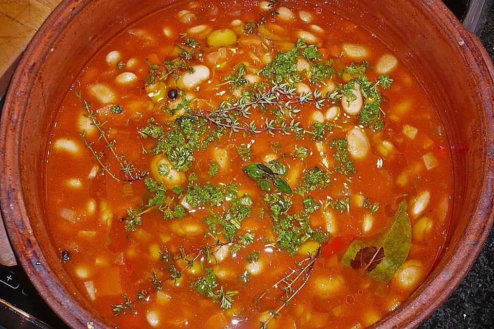 Riesenbohnen in pikanter Tomatensauce