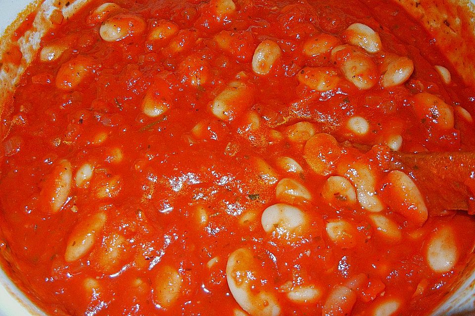 Riesenbohnen in pikanter Tomatensauce