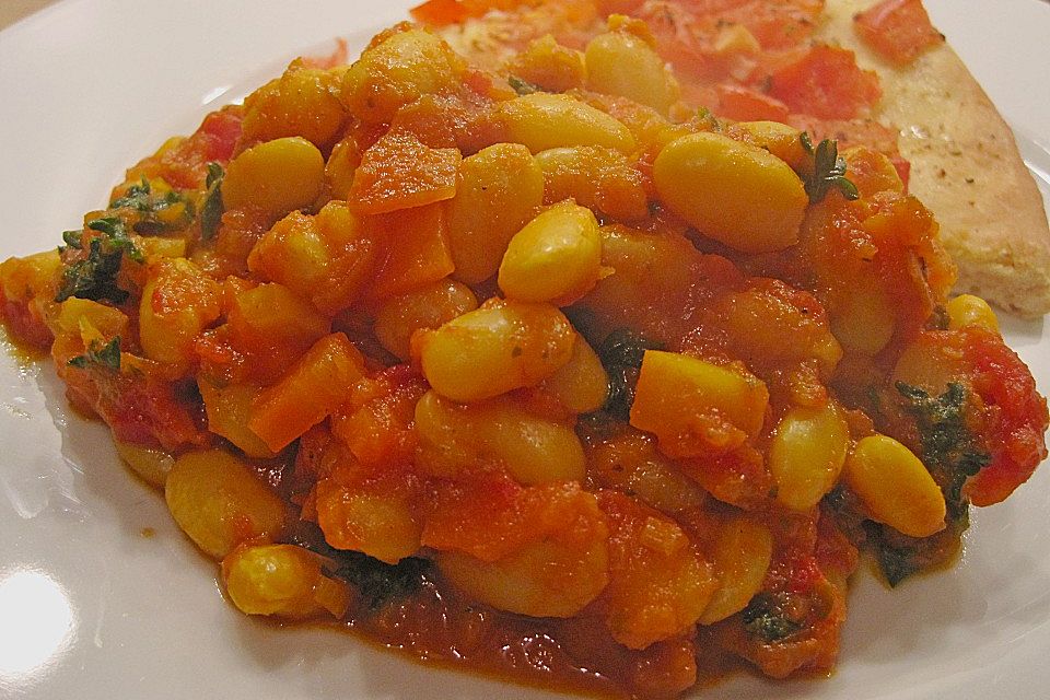 Riesenbohnen in pikanter Tomatensauce