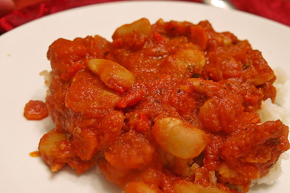 Riesenbohnen in pikanter Tomatensauce