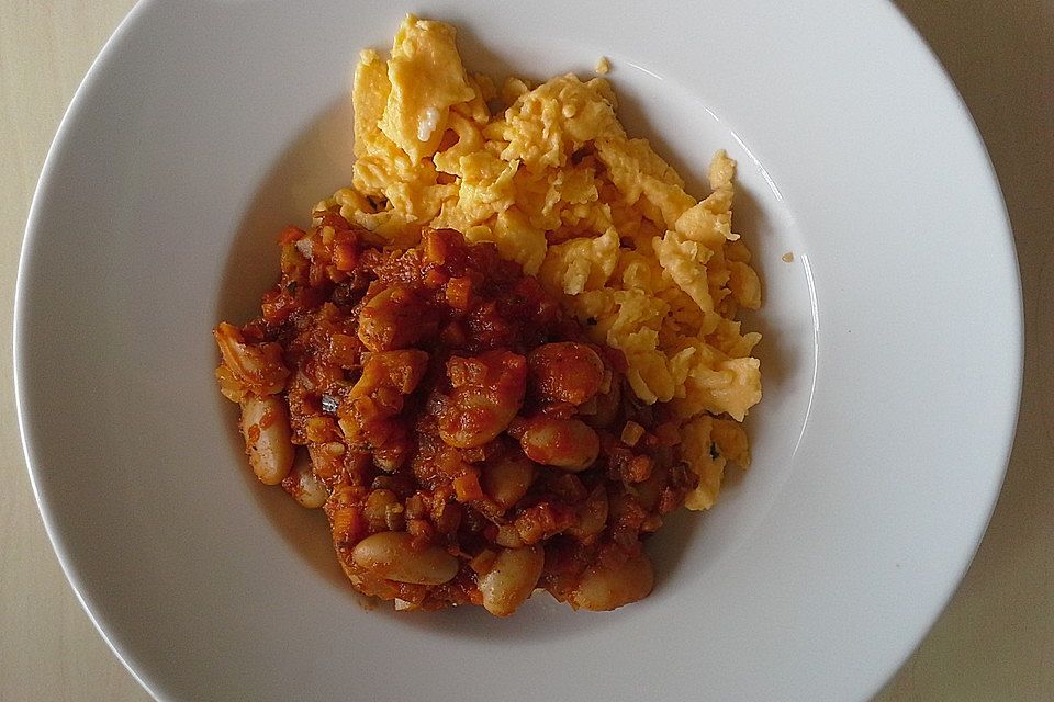 Riesenbohnen in pikanter Tomatensauce