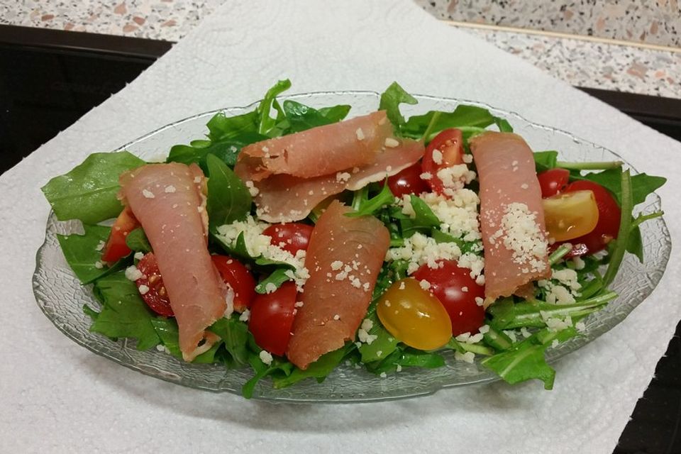 Tomaten - Rucola - Salat mit  Schinken und Parmesan