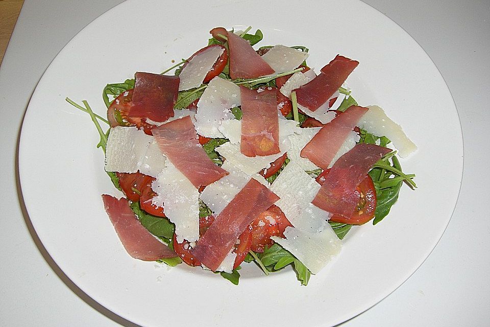 Tomaten - Rucola - Salat mit  Schinken und Parmesan