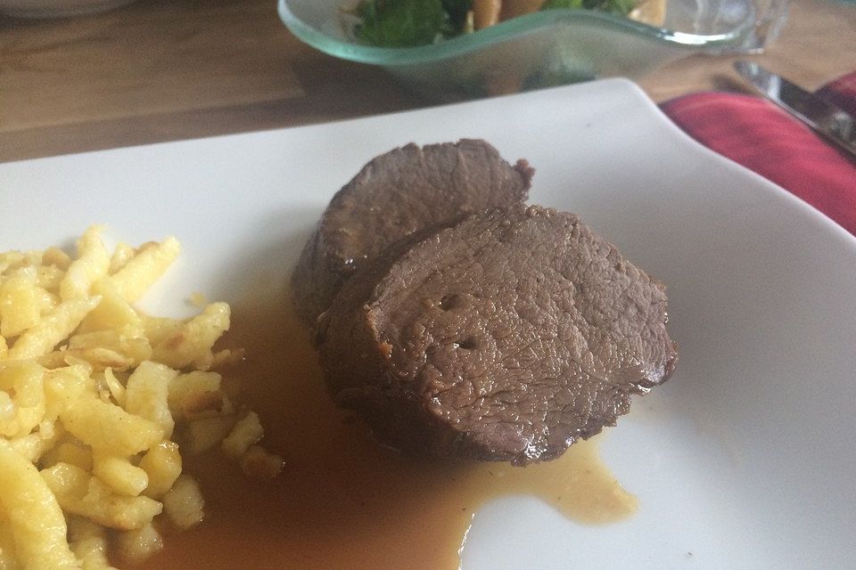 In Honig marinierter Braten vom Hirschkalb