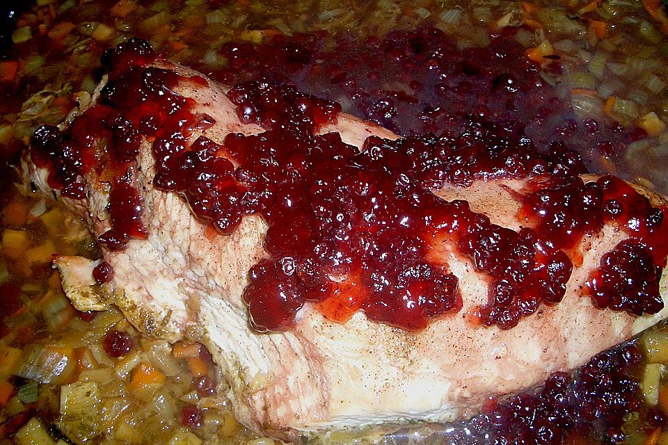 Glasierte Putenbrust mit Preiselbeeren Glasierte Putenbrust mit Preiselbeeren