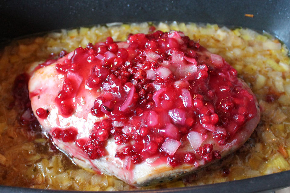 Glasierte Putenbrust mit Preiselbeeren Glasierte Putenbrust mit Preiselbeeren