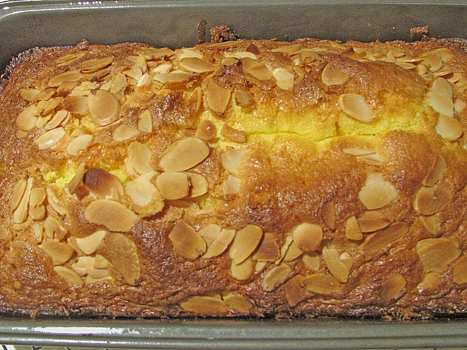 Mandelkuchen mit Marzipanfüllung | Chefkoch