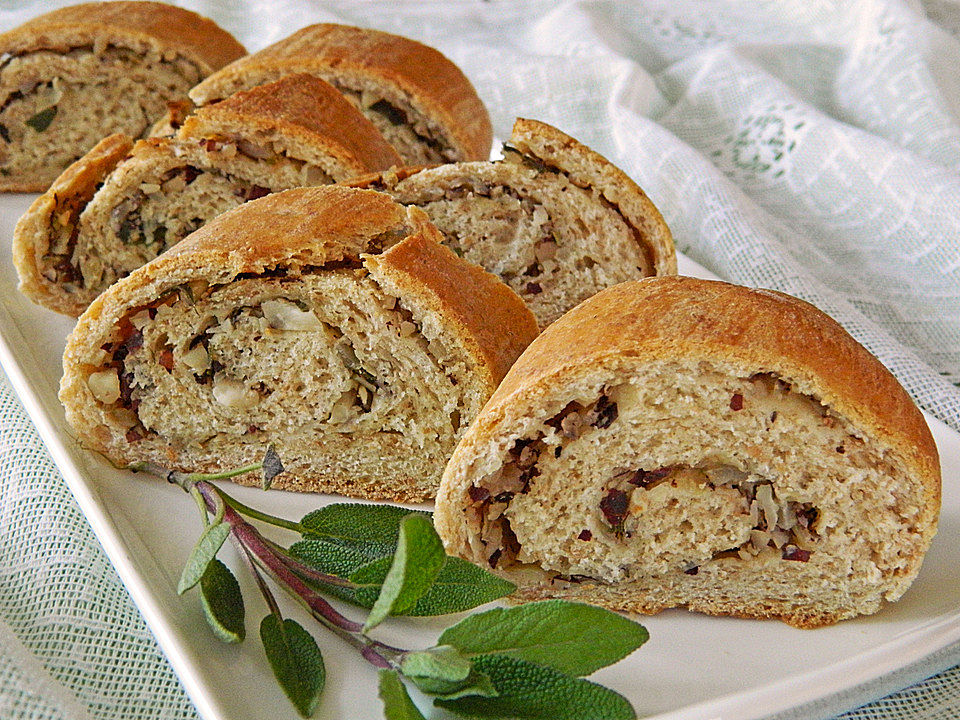 Nussbrot mit Zwiebeln und Salbei von heimwerkerkönig| Chefkoch