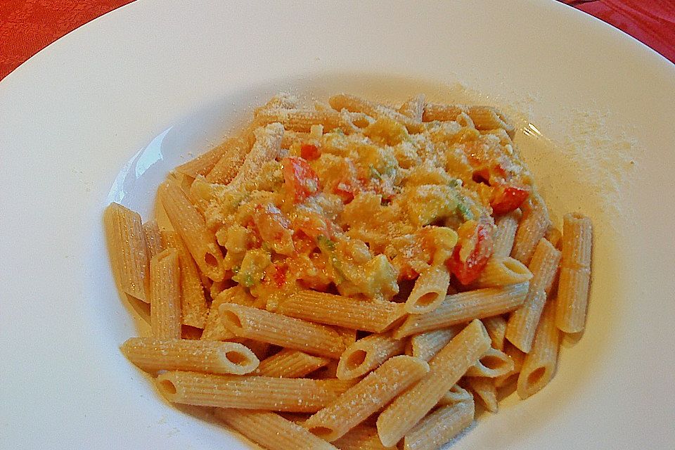 Pasta Mexicana mit Avocado-Tomaten-Sauce