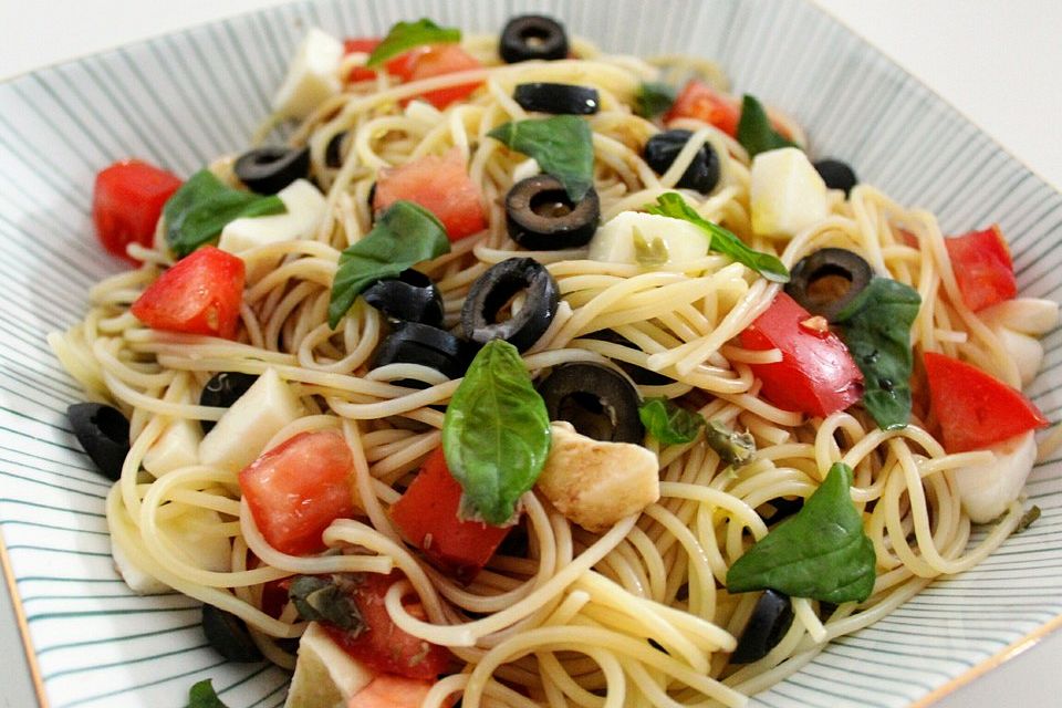 Lauwarmer Spaghetti - Salat à la Mariaka