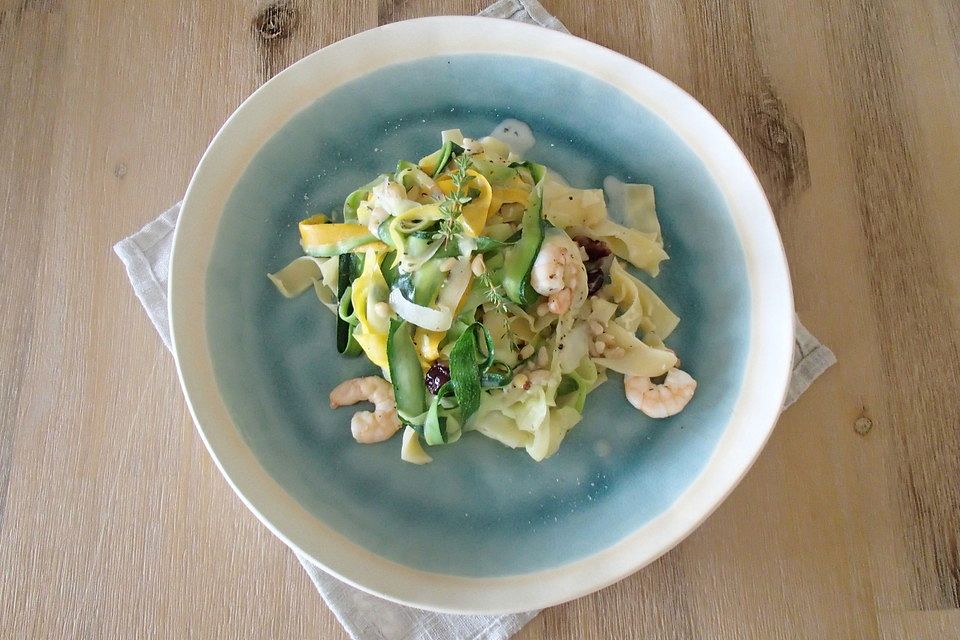 Tagliatelle mit Garnelen und Zucchini