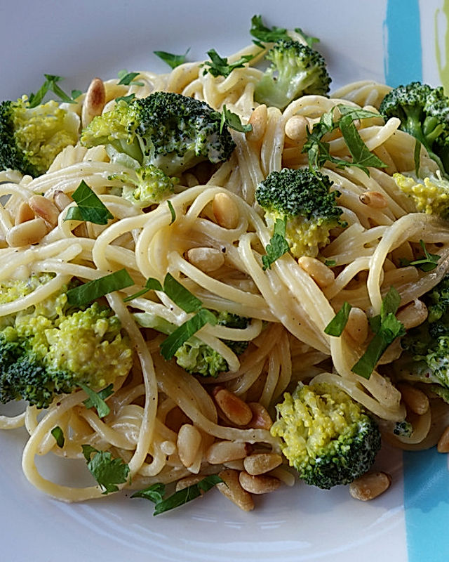Brokkoli - Nudeln in Gorgonzola - Käse - Sauce
