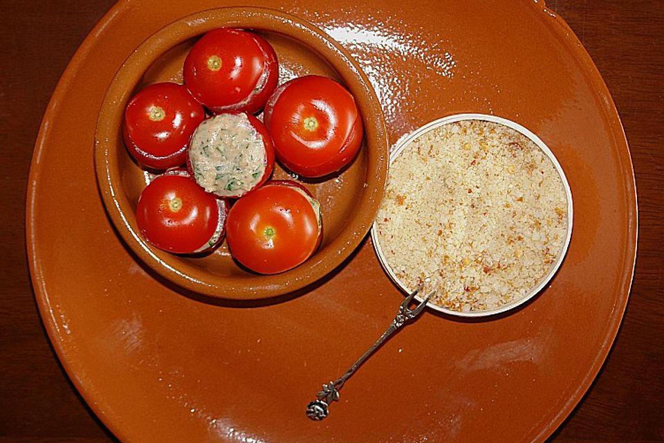 Tomaten mit Thunfischfüllung