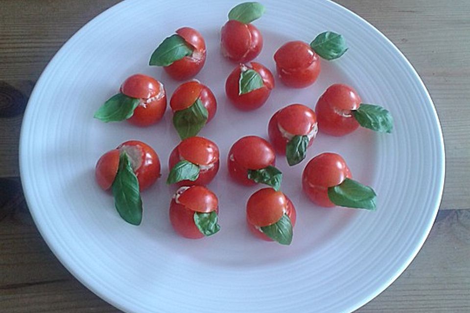 Tomaten mit Thunfischfüllung